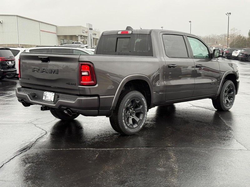 Ram 1500 Vehicle Full-screen Gallery Image 3