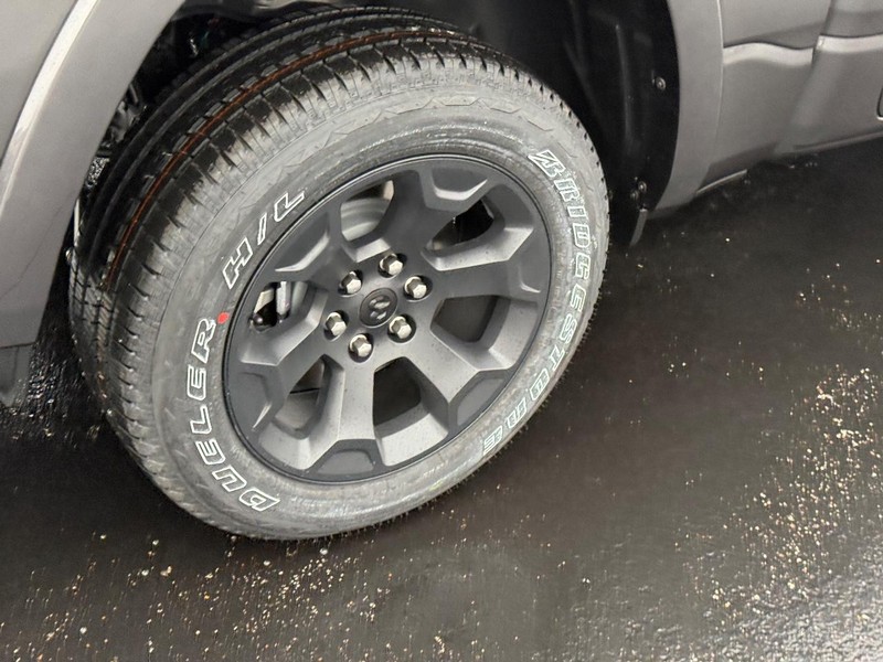 Ram 1500 Vehicle Full-screen Gallery Image 5