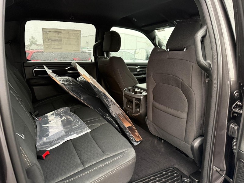 Ram 1500 Vehicle Full-screen Gallery Image 6