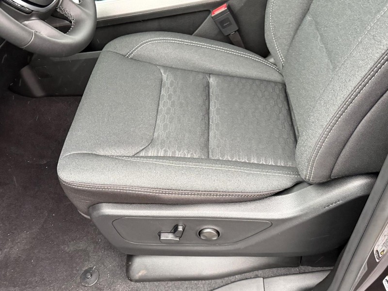 Ram 1500 Vehicle Full-screen Gallery Image 11