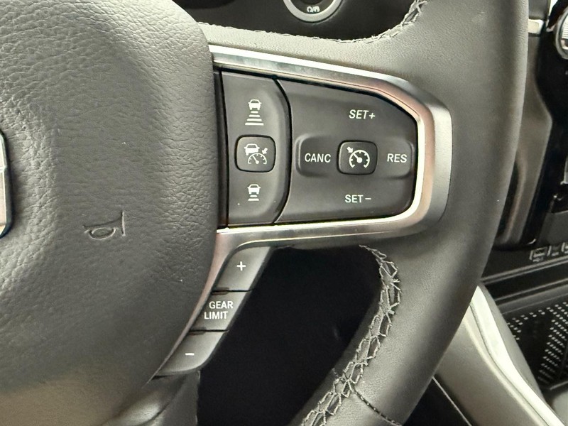 Ram 1500 Vehicle Full-screen Gallery Image 14