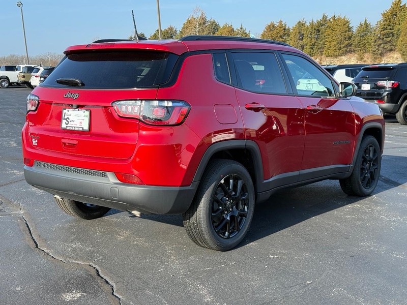 Jeep Compass Vehicle Full-screen Gallery Image 3