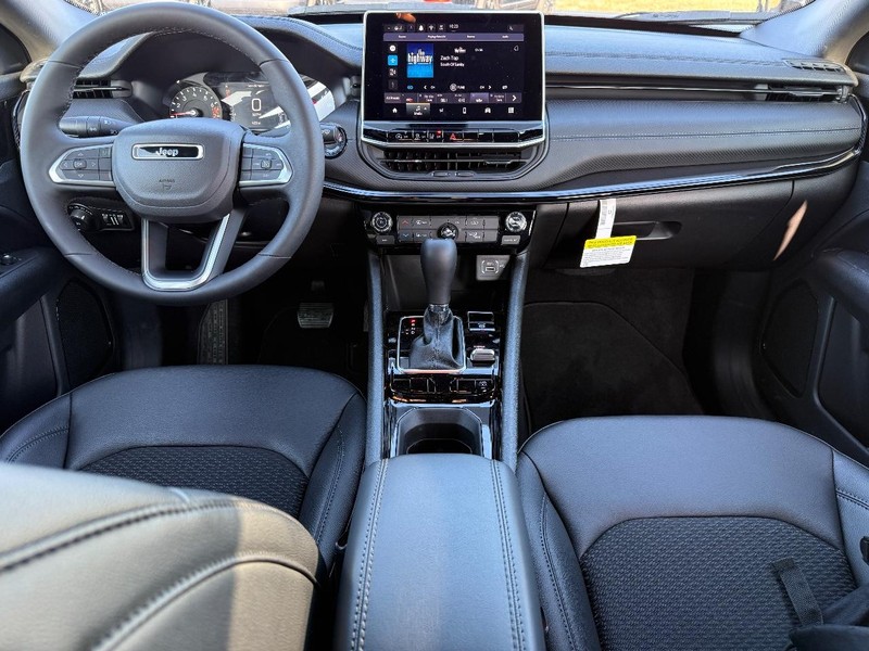 Jeep Compass Vehicle Full-screen Gallery Image 6