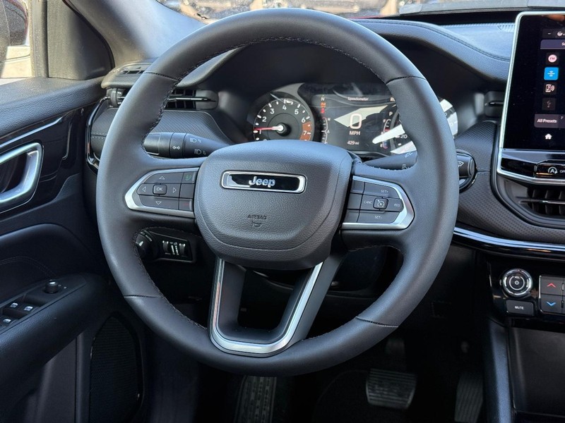 Jeep Compass Vehicle Full-screen Gallery Image 7