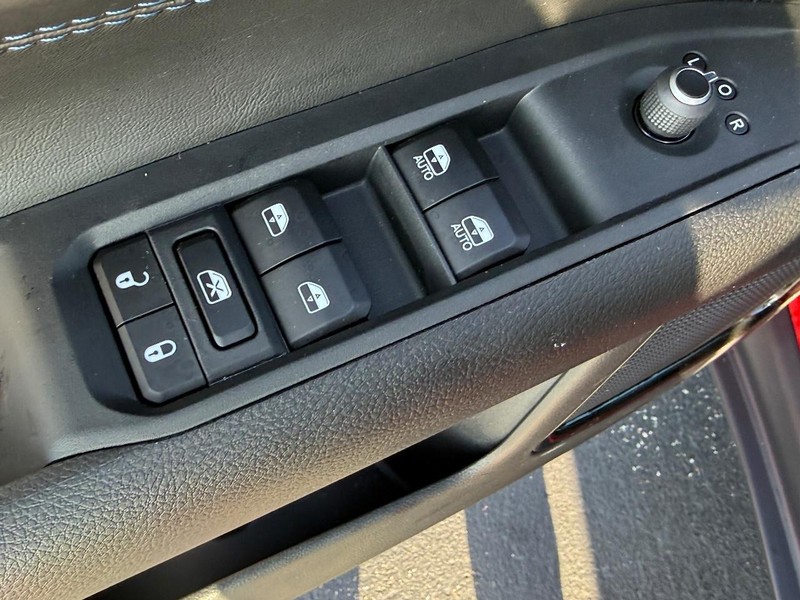 Jeep Compass Vehicle Full-screen Gallery Image 9