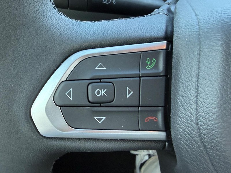 Jeep Compass Vehicle Full-screen Gallery Image 11