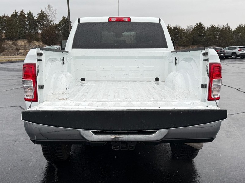 Ram 2500 Vehicle Full-screen Gallery Image 4