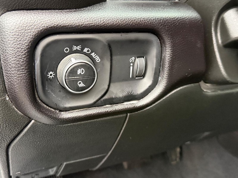 Ram 2500 Vehicle Full-screen Gallery Image 16