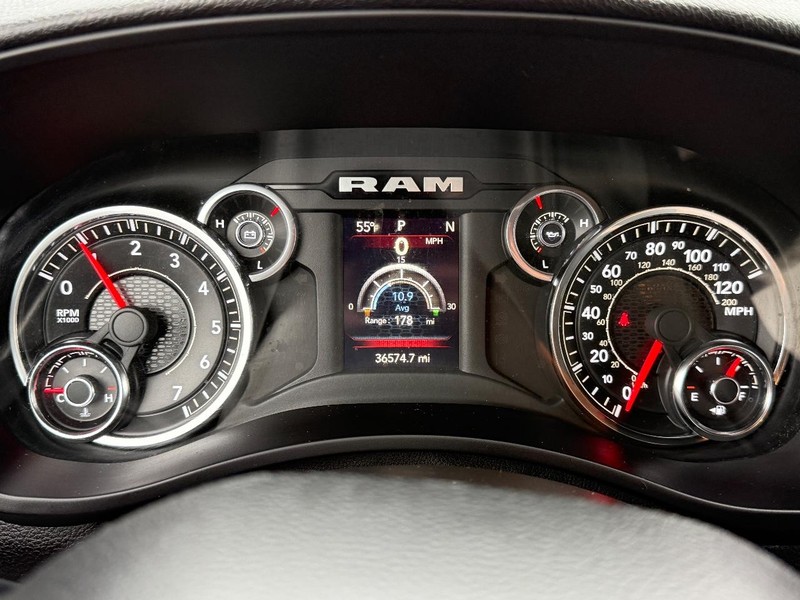 Ram 2500 Vehicle Full-screen Gallery Image 19