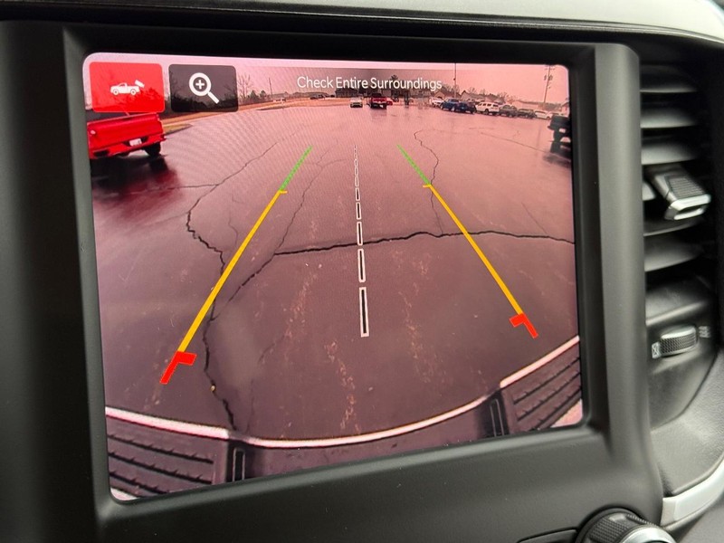 Ram 2500 Vehicle Full-screen Gallery Image 21