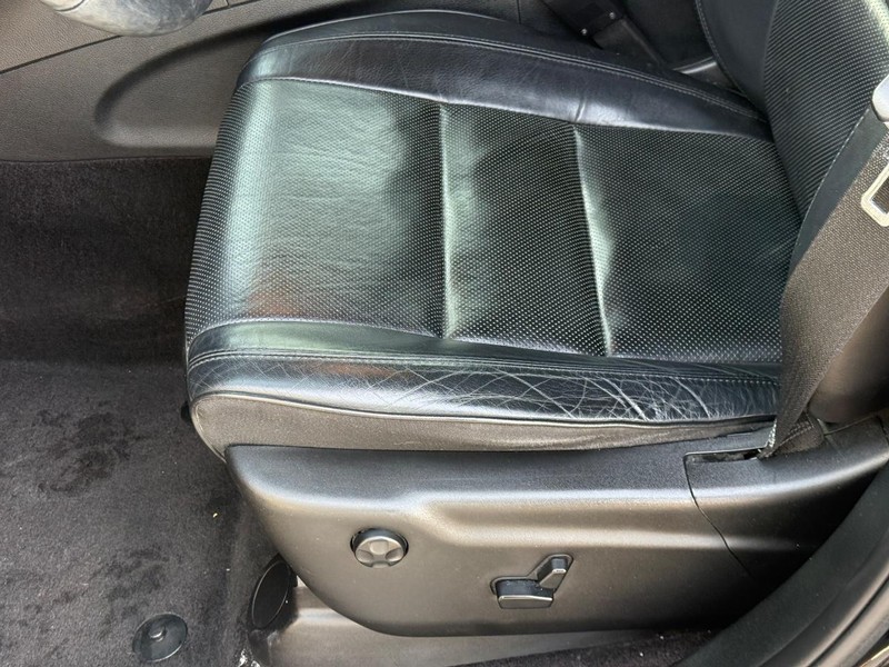 Jeep Grand Cherokee Vehicle Full-screen Gallery Image 16