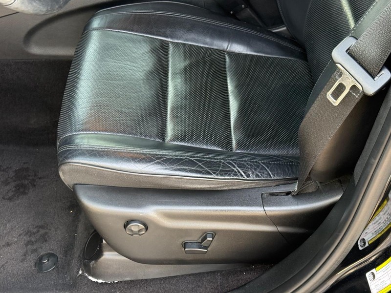 Jeep Grand Cherokee Vehicle Full-screen Gallery Image 17