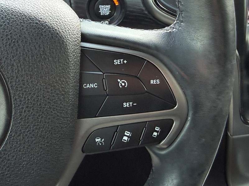 Jeep Grand Cherokee Vehicle Full-screen Gallery Image 19