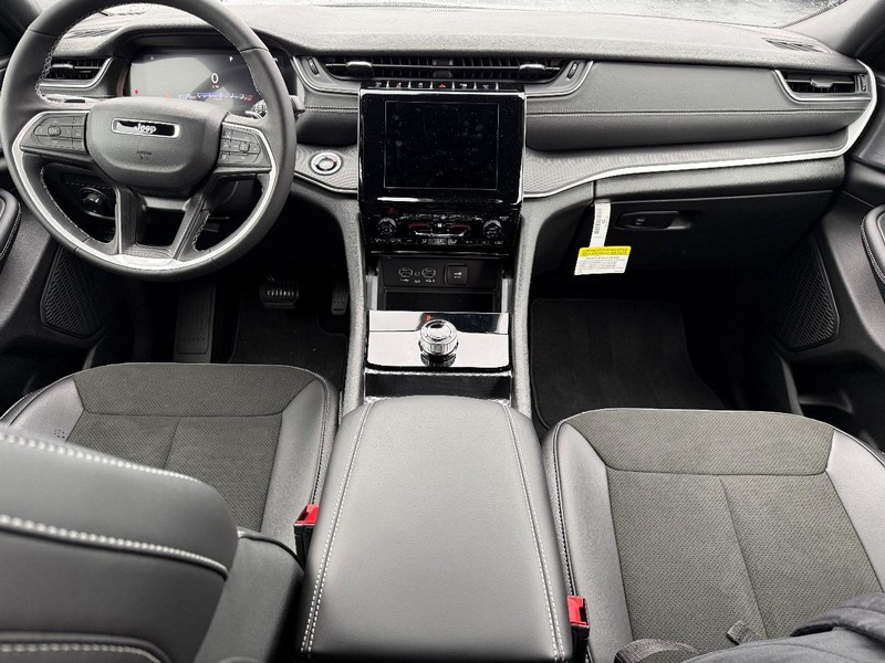 Jeep Grand Cherokee Vehicle Full-screen Gallery Image 6