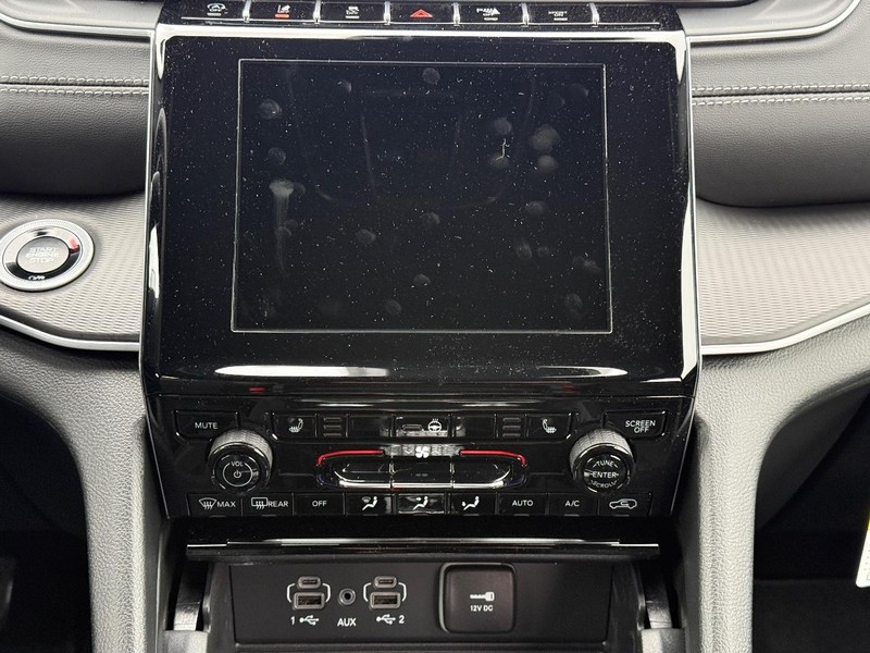 Jeep Grand Cherokee Vehicle Full-screen Gallery Image 8