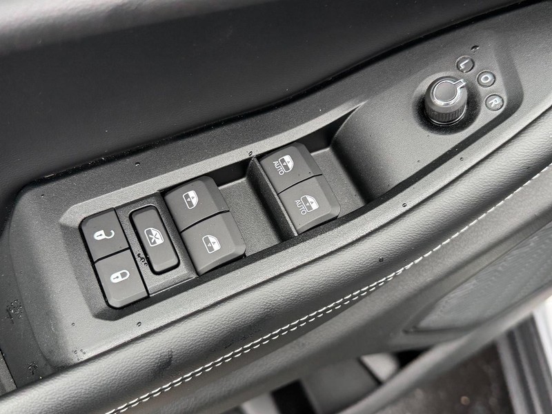 Jeep Grand Cherokee Vehicle Full-screen Gallery Image 9