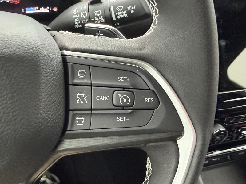 Jeep Grand Cherokee Vehicle Full-screen Gallery Image 12