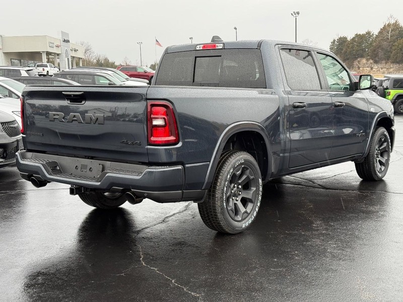 Ram 1500 Vehicle Full-screen Gallery Image 3