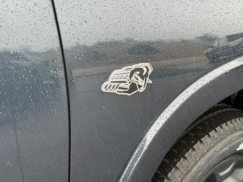 Ram 1500 Vehicle Full-screen Gallery Image 5