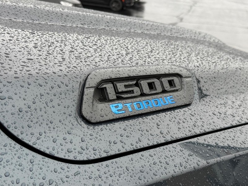 Ram 1500 Vehicle Full-screen Gallery Image 6