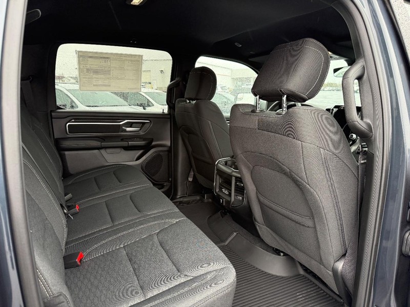 Ram 1500 Vehicle Full-screen Gallery Image 7