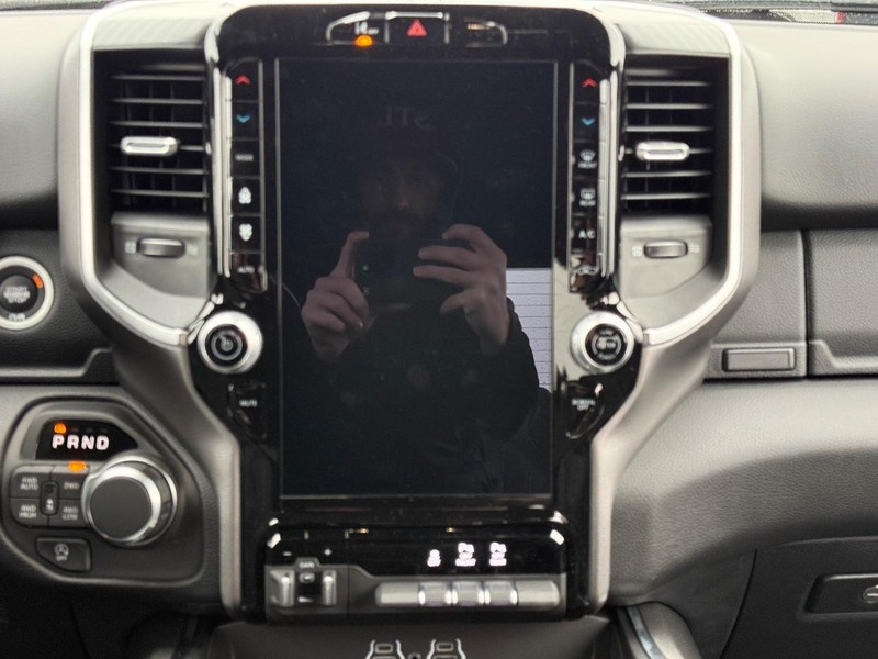 Ram 1500 Vehicle Full-screen Gallery Image 10