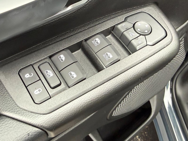 Ram 1500 Vehicle Full-screen Gallery Image 11