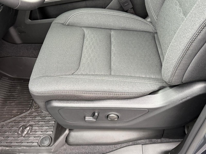 Ram 1500 Vehicle Full-screen Gallery Image 12