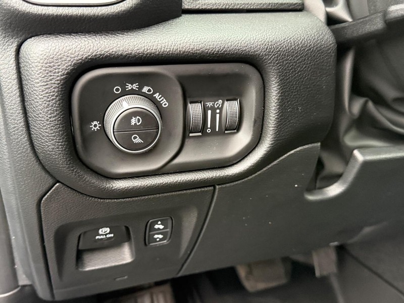 Ram 1500 Vehicle Full-screen Gallery Image 13