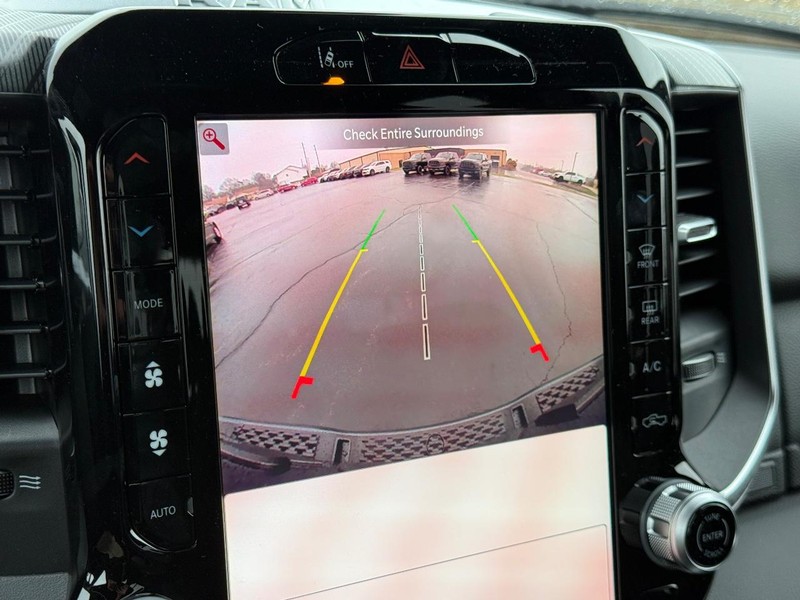 Ram 1500 Vehicle Full-screen Gallery Image 17