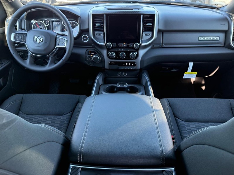 Ram 1500 Vehicle Full-screen Gallery Image 8