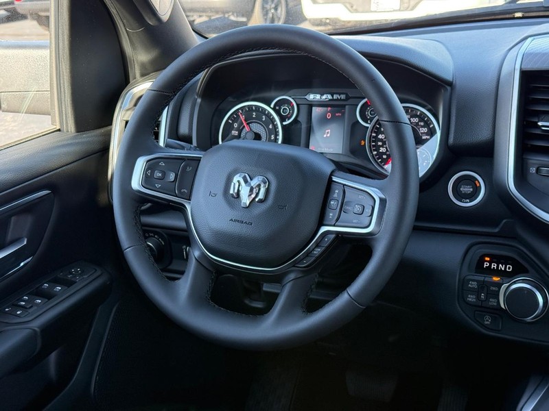 Ram 1500 Vehicle Full-screen Gallery Image 9