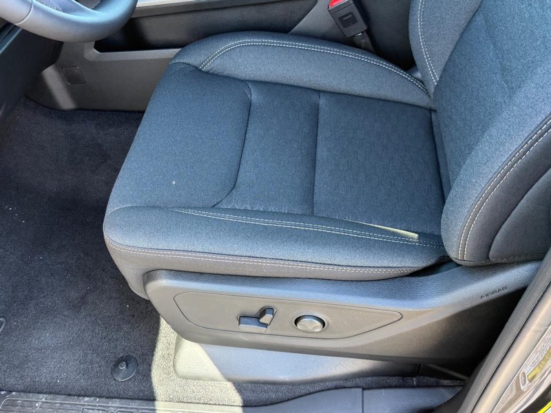 Ram 1500 Vehicle Full-screen Gallery Image 12