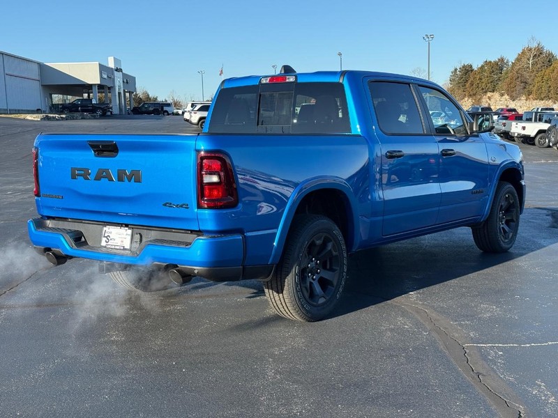 Ram 1500 Vehicle Full-screen Gallery Image 3