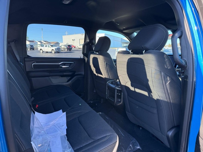 Ram 1500 Vehicle Full-screen Gallery Image 7