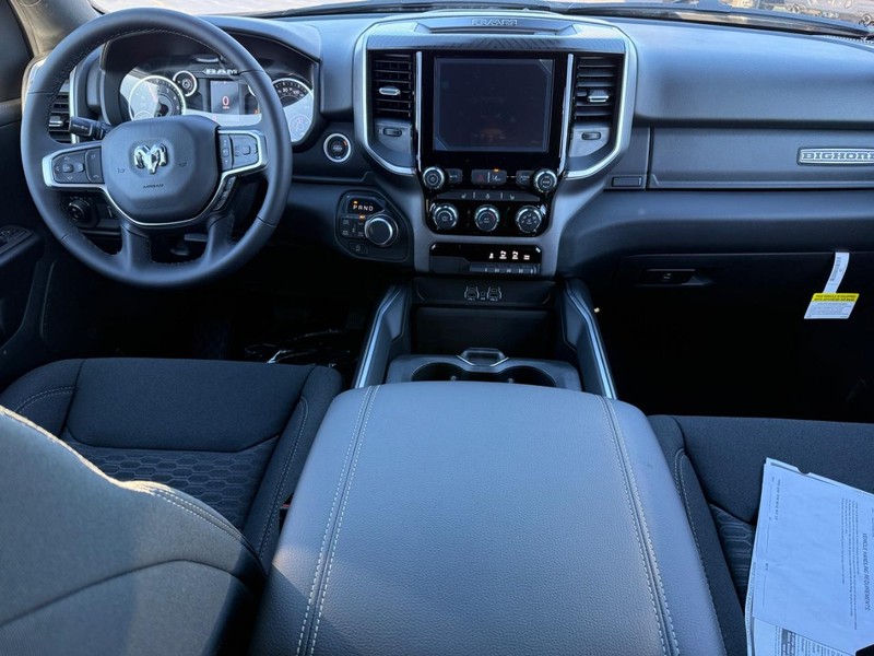 Ram 1500 Vehicle Full-screen Gallery Image 8