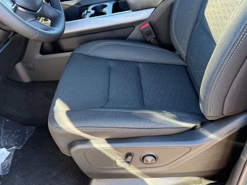 Ram 1500 Vehicle Full-screen Gallery Image 12