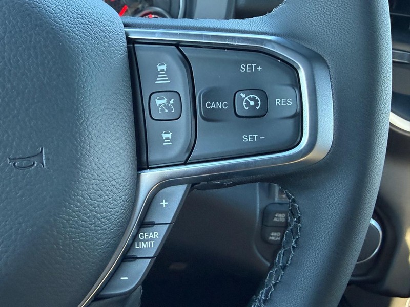 Ram 1500 Vehicle Full-screen Gallery Image 14