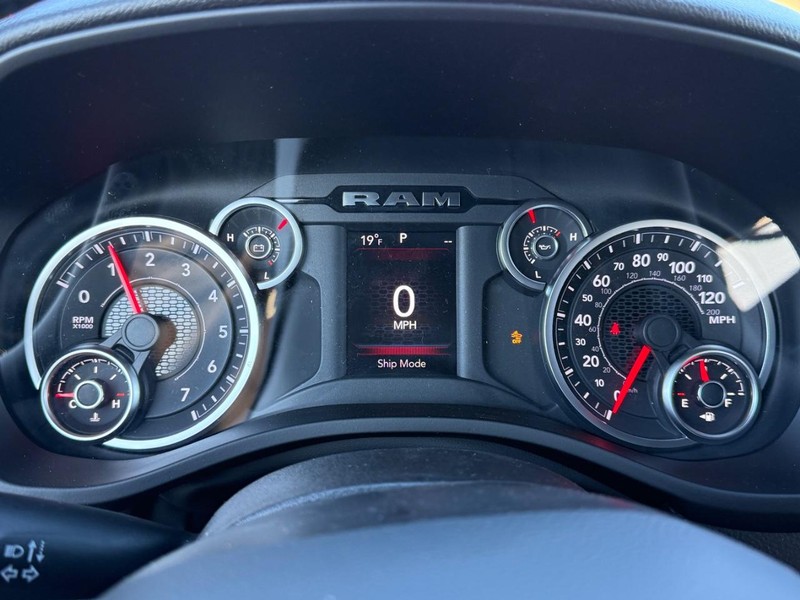 Ram 1500 Vehicle Full-screen Gallery Image 15