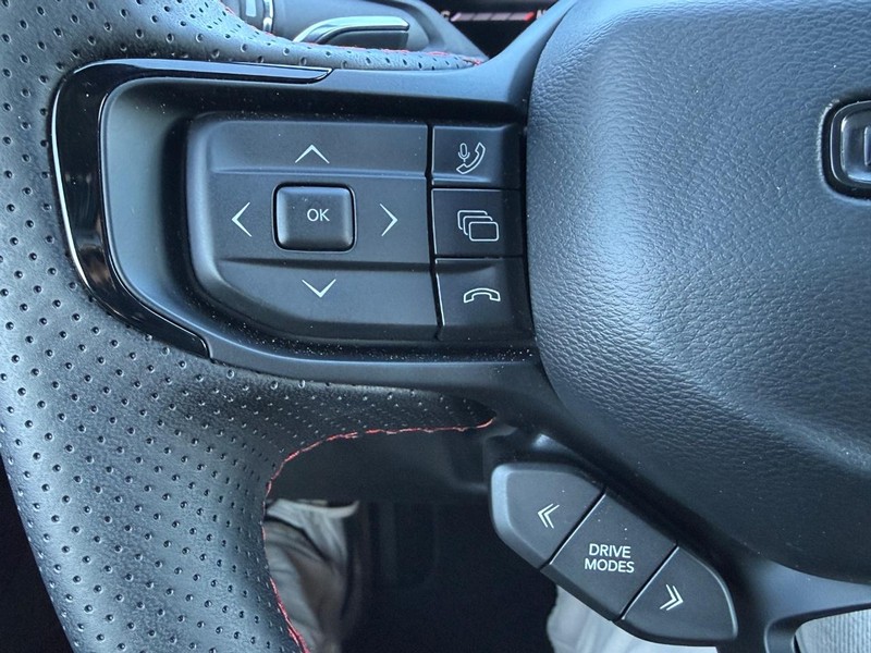 Dodge Charger Vehicle Full-screen Gallery Image 11