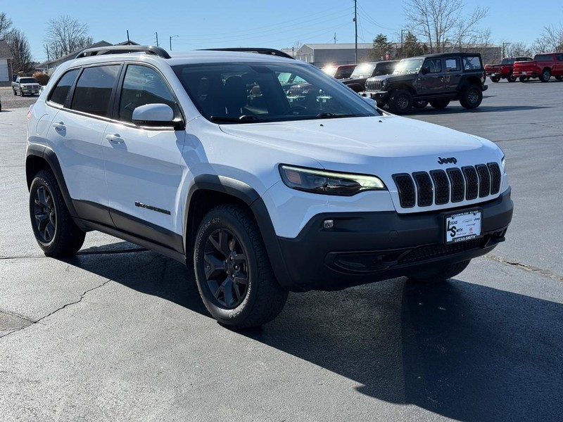 Jeep Cherokee Vehicle Full-screen Gallery Image 2