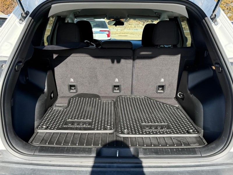 Jeep Cherokee Vehicle Full-screen Gallery Image 4