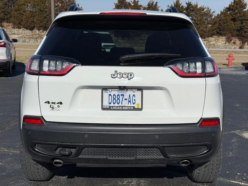 Jeep Cherokee Vehicle Full-screen Gallery Image 5