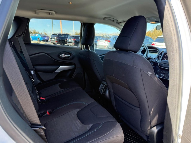 Jeep Cherokee Vehicle Full-screen Gallery Image 10