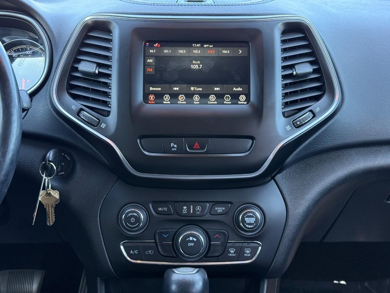 Jeep Cherokee Vehicle Full-screen Gallery Image 13