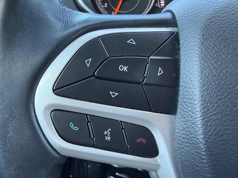 Jeep Cherokee Vehicle Full-screen Gallery Image 16