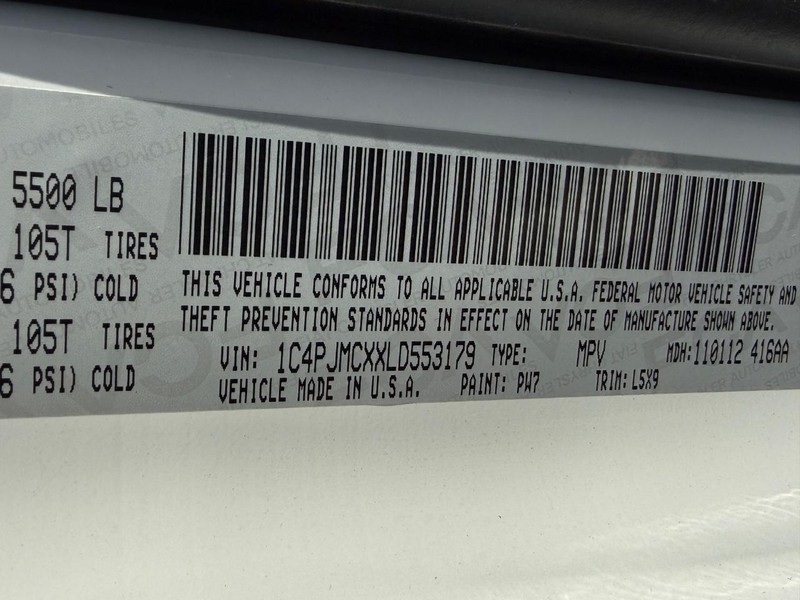 Jeep Cherokee Vehicle Full-screen Gallery Image 22