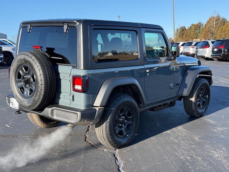 Jeep Wrangler Vehicle Full-screen Gallery Image 3
