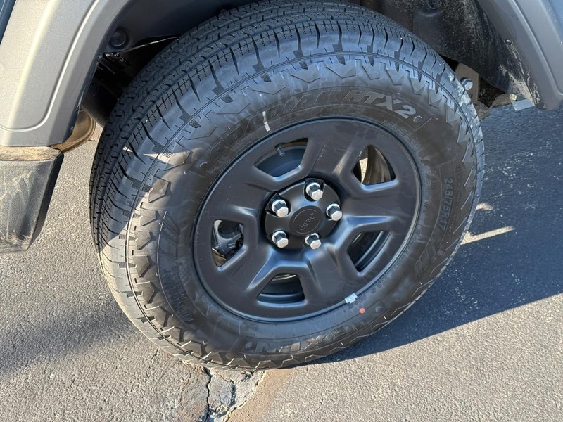 Jeep Wrangler Vehicle Full-screen Gallery Image 4