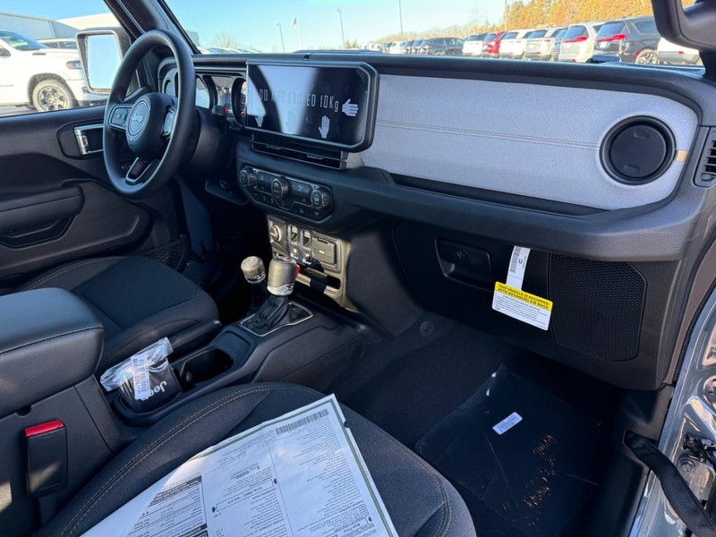 Jeep Wrangler Vehicle Full-screen Gallery Image 5